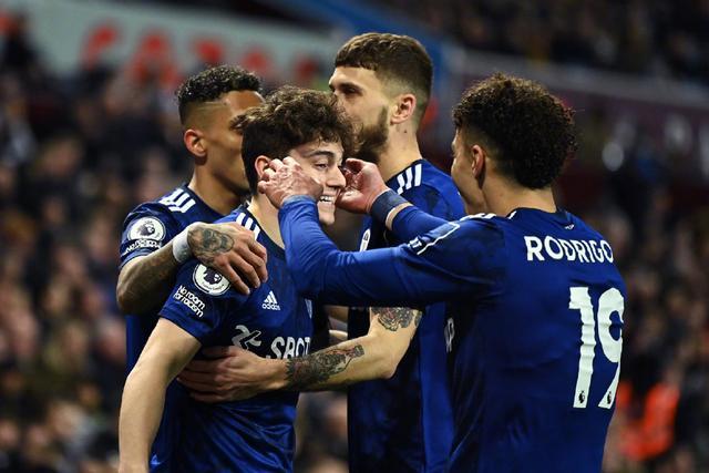 孙悦退役后与妻女定居美国，曾是NBA新星，早年受篮球启蒙，父母支持其篮球之路。