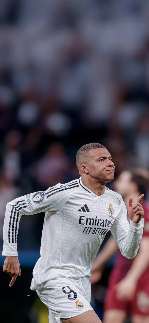 热刺全队已经抵达韩国，孙兴慜、梁民革举韩国国旗合照