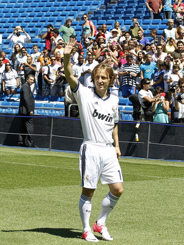 天空体育：伊萨克抵达纽卡训练基地，纽卡其他球员今日放假