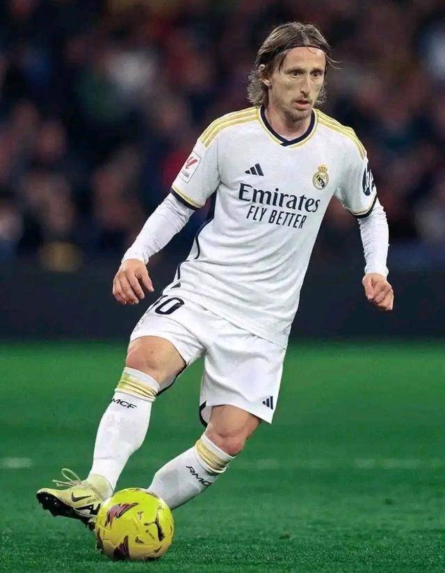 遗憾绝平出手遭封盖！小瓦格纳14中9贡献25分6助攻