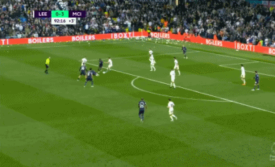 记者：皇马今天训练维尼修斯与姆巴佩长时间与教练组进行沟通