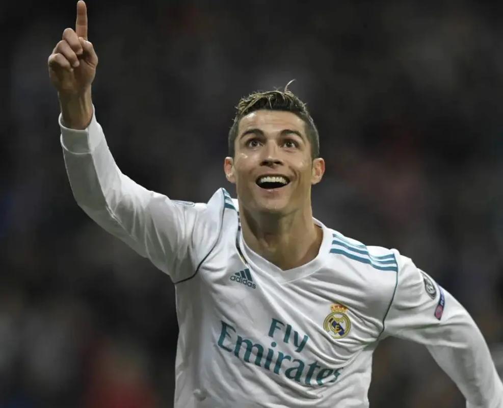 麦克阿瑟FCvs大埔亚冠赛前为香港大埔火灾遇难者...