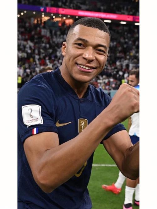 许尔勒：踢球的各种要求让我觉得不是我的生活，所以选择退役